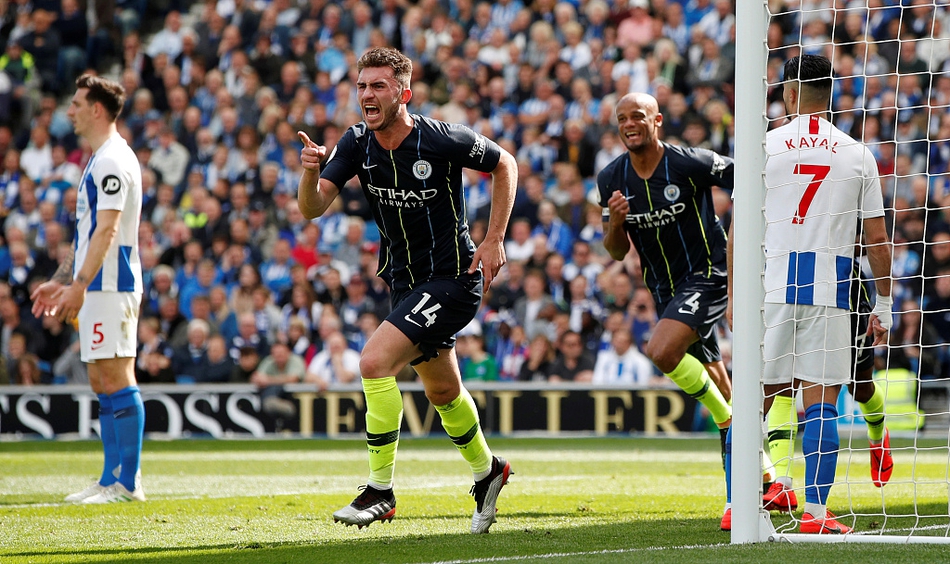 FM26逆天Bug，外场球员“闪现”至门前挡出对方主罚的点球