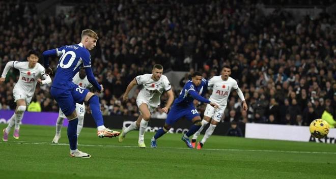 斯帕莱蒂：丢球前踢得像教科书一样死板；伊尔迪兹在顶级之上