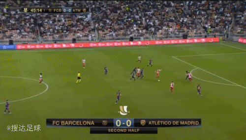 门将助攻前锋！离谱名场面