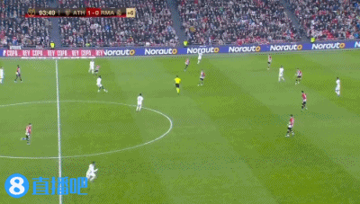 马刺半场4人得分上双，命中11记三分领先鹈鹕20分