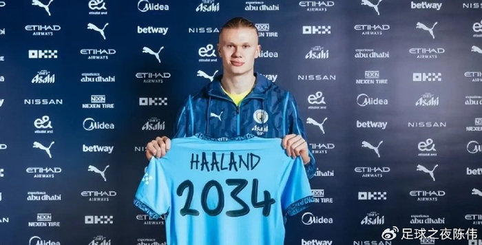 两张合影，一张和老乡一张和金靴。赛前法比奥说这场...