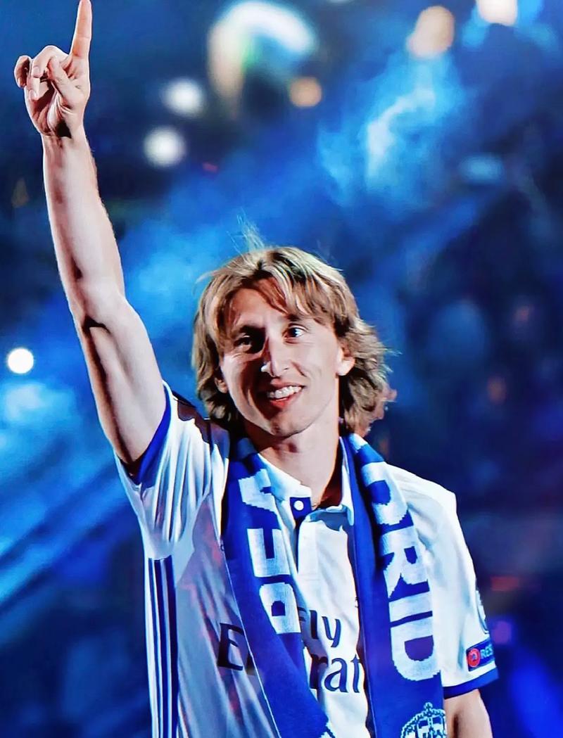 余力生以2小时06分38秒赢得瓦伦西亚马拉松，创英马历史第二佳绩，展现跨项实力，称霸铁三项目。