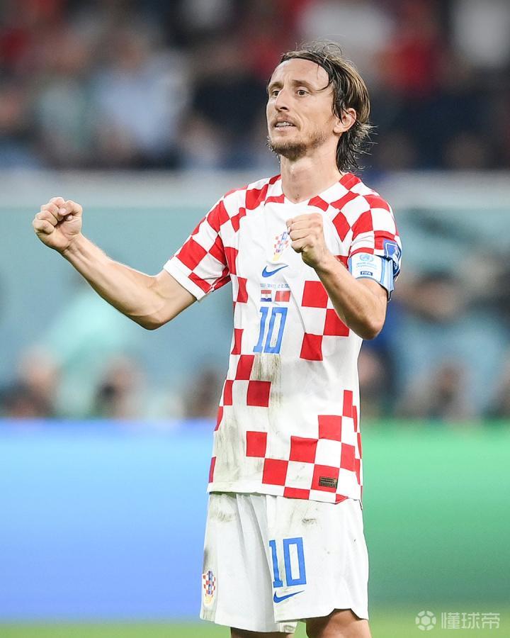 德甲战报：迪亚斯传射、杰克逊锁胜局，拜仁3-1圣保利