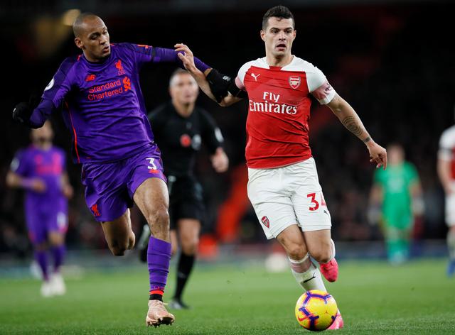 NBA：勇士主场险胜小牛